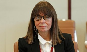 Κ. Σακελλαροπούλου: Ο Μίκης Θεοδωράκης θα είναι πάντα εδώ, ένα άνθος φυτρωμένο στην ώριμη μνήμη όλων μας