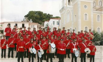 Πρωτοχρονιάτικα κάλαντα από τη φιλαρμονική Καλαμάτας