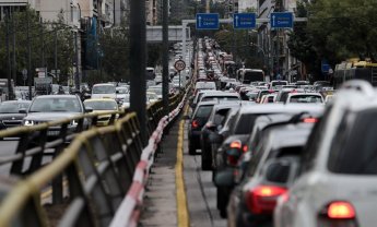 ΑΑΔΕ: Διευκρινίσεις για τα ειδοποιητήρια τελών κυκλοφορίας για οχήματα σε ακινησία