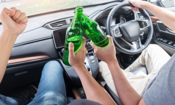 Προβληματίζει τις ασφαλιστικές η οδήγηση σε κατάσταση μέθης, hangover ή κόπωσης