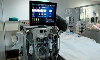 Είτε με ύφεση είτε με έξαρση της πανδημίας τη «νύφη» πληρώνουν όσοι δεν έχουν λεφτά για την υγεία τους!
