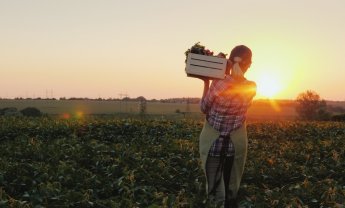 Καταβάλλεται το χρηματικό βοήθημα σε τρίτεκνες και πολύτεκνες αγρότισσες μητέρες