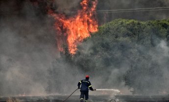 Τελευταία εξέλιξη: Εκκενώνεται το Κανδήλι στη Νέα Πέραμο - Παλεύουν με τις αναζωπυρώσεις οι δυνάμεις της Πυροσβεστικής!