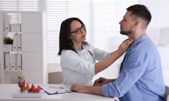 Γεώργιος Σακοράφας: Παθήσεις του θυρεοειδούς και των παραθυρεοειδών και καλοκαιρινές διακοπές!