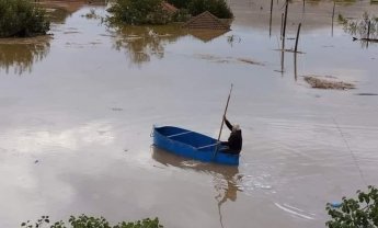 Ηλίας Προβόπουλος: Με βάρκα στον κάμπο… 