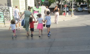 Ηλίας Προβόπουλος: Μια παρέα παιδιά στην Ομόνοια… 