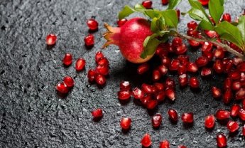 Πρωτοχρονιά 2024: Γιατί σπάμε ρόδι σήμερα;