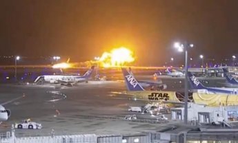 Τόκιο: Αεροσκάφος πήρε φωτιά στο αεροδρόμιο Χανέντα!