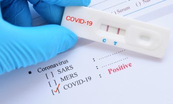 Τα επίμονα ψευδώς θετικά τεστ αντιγόνου Covid-19 σχετίζονται με την ύπαρξη αυτοάνοσων νοσημάτων!