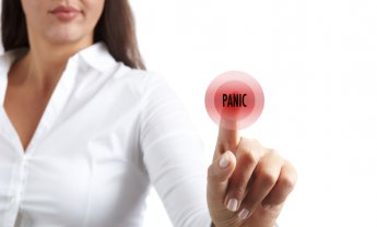 Το «Panic Button» επεκτείνεται σε ολόκληρη τη χώρα - Χορηγείται πλέον σε κάθε ενήλικο θύμα ενδοοικογενειακής βίας!