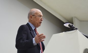 Ο Άκης, ο Μάκης και ο Σημίτης, ο «λογαριασμός» των 200 δισ. «ταύρος» η Capital για την Ελλάδα και ο βρετανικός «εφιάλτης» του 1976