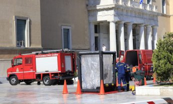 Επιχείρηση της ΕΛΑΣ τώρα για ύποπτο φάκελο στη Βουλή