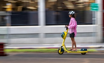 Πώς η άνοδος των ηλεκτρικών ποδηλάτων και e-scooters επαναπροσδιορίζει τον ρόλο της ασφάλισης;