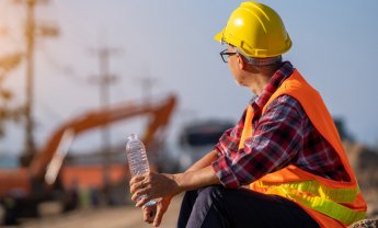 Σε ποιες περιοχές και δραστηριότητες θα έχουμε παύση εργασιών λόγω καύσωνα - Τι λέει η εγκύκλιος για την Υγεία