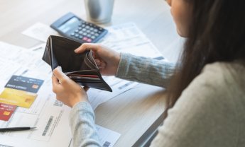 Η Ελλάδα η πιο «οικονομικά στρεσαρισμένη» χώρα στον κόσμο, σύμφωνα με νέα έρευνα