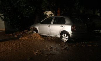 Κακοκαιρία: Νεκρή μία γυναίκα στην Άνω Γλυφάδα - Παρασύρθηκε από τα νερά και εγκλωβίστηκε κάτω από όχημα