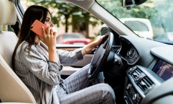 Ένας στους έξι οδηγούς παραβιάζει τον ΚΟΚ