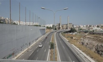 Χάος στην Περιφερειακή Δραπετσώνας μετά από καραμπόλα – Κλειστός ο δρόμος και στα δύο ρεύματα