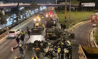 Κυκλοφοριακό χάος στον Κηφισό – Φωτιά σε φορτηγό στο ύψος Αχαρνών