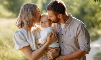 1.700€ δίνει το έτος η Ελληνίδα για κομμωτήριο, αλλά 700€ για ασφάλιστρα με το ζόρι και αν…