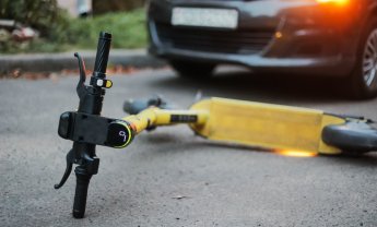 Στα Μακρίσια Ηλείας, ένας 13χρονος έχασε τη ζωή του, όταν το ηλεκτρικό πατίνι το οποίο οδηγούσε συγκρούστηκε με ένα άλλο όχημα