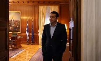 Ο Τσίπρας σκέφτεται να κάνει πίσω