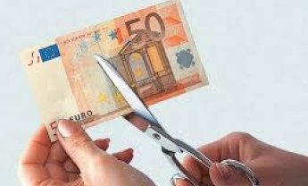 Moody’s: Πολύ πιθανό το κούρεμα καταθέσεων στις ελληνικές τράπεζες