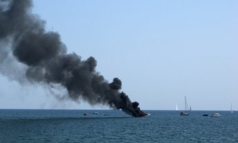 Κάηκαν επτά πολυτελή σκάφη