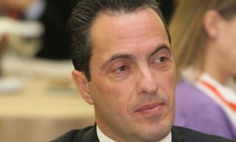 Επιβράδυνση εκροών διαπιστώνει η ΕΘΕ το β' τρίμηνο