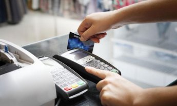 Τι αλλάζει στις πληρωμές με μετρητά. Πώς θα χτίζεται το αφορολόγητο