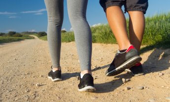 Το τακτικό περπάτημα με παρέα κάνει καλό στην υγεία