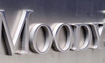Moody's: Βελτιώνονται οι συνθήκες στις τράπεζες 