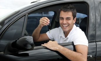 Πώς ασφάλισα έναν γείτονα  που έβγαινε στο μπαλκόνι  φορώντας άσπρο σωβρακάκι…  [Αφιερωμένο στην ΔΕΙΑ]