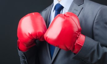 Μάχη στη Βουλή, για το «προνόμιο» των εργαζομένων σε ασφαλιστικές