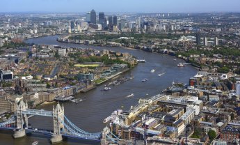 Πλημμύρες στη Βρετανία: Η Deloitte, η ΑΒΙ και η επόμενη μέρα