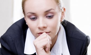 Βελτιωμένες προοπτικές αλλά και αβεβαιότητα στην οικονομία