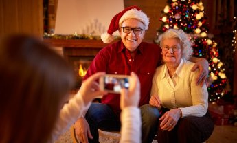 14+1 δώρα Χριστουγέννων για τον παππού και τη γιαγιά για να τους θωρακίσετε από τη νόσο Αλτσχάιμερ