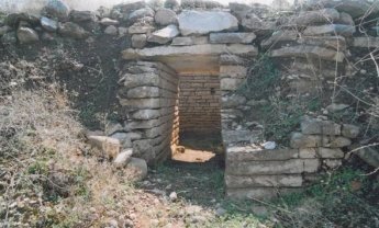 «Ανιχνεύοντας» τους θολωτούς τάφους της Αιτωλοακαρνανίας