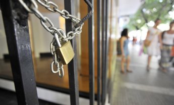 “Τσουνάμι” λουκέτων στις ελληνικές επιχειρήσεις από το 2008