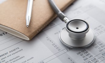 Προχωρά το έργο της Επιτροπής για τα κριτήρια αναπροσαρμογής των ασφαλίστρων στα νοσοκομειακά συμβόλαια