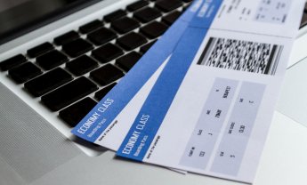 Δικαίωση καταναλωτή για παράνομη χρέωση σε αγορά αεροπορικών εισιτηρίων