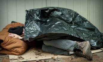 Έκτακτη βοήθεια του Ομίλου ΥΓΕΙΑ στους άστεγους της Αθήνας 