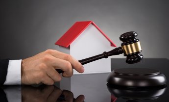 Στο σφυρί και πρώτες κατοικίες με προστασία