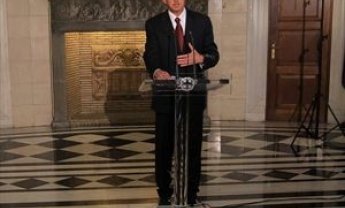 Kλείνει την πόρτα σε πρόωρες εκλογές ο Παπανδρέου