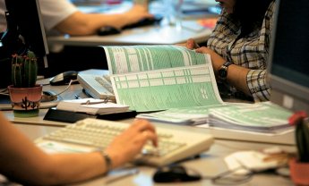 Λήγει σήμερα η προθεσμία υποβολής των φορολογικών δηλώσεων