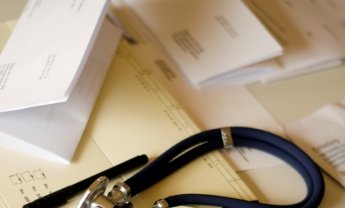 Υποχρεωτική για τους γιατρούς η ασφάλιση επαγγελματικής αστικής ευθύνης;