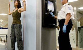 Εξετάζεται η χρήση σαρωτών σώματος σε αεροδρόμια της ΕΕ