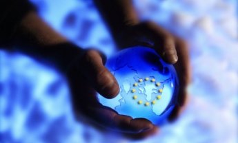 Τρίζουν τα θεμέλια της ΕΕ