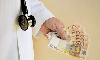 Στο σκαμνί έξι  γιατροί  για μίζες
