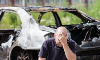 Αποζημίωση 11.000 ευρώ σε τουρίστες λόγω πυρκαγιάς σε μισθωμένο αυτοκίνητο